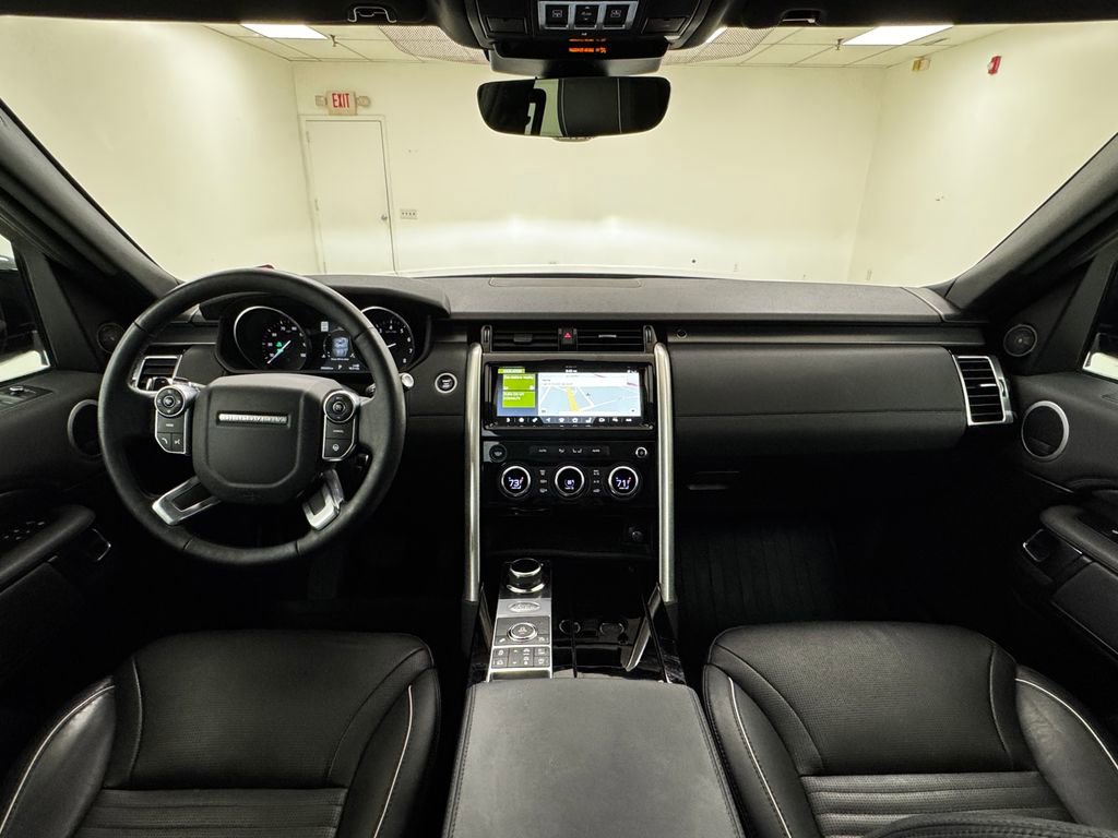 Used 2017 Land Rover Discovery HSE image 18