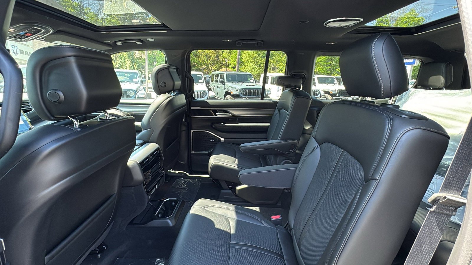 New 2026 Jeep Grand Wagoneer 4WD image 15