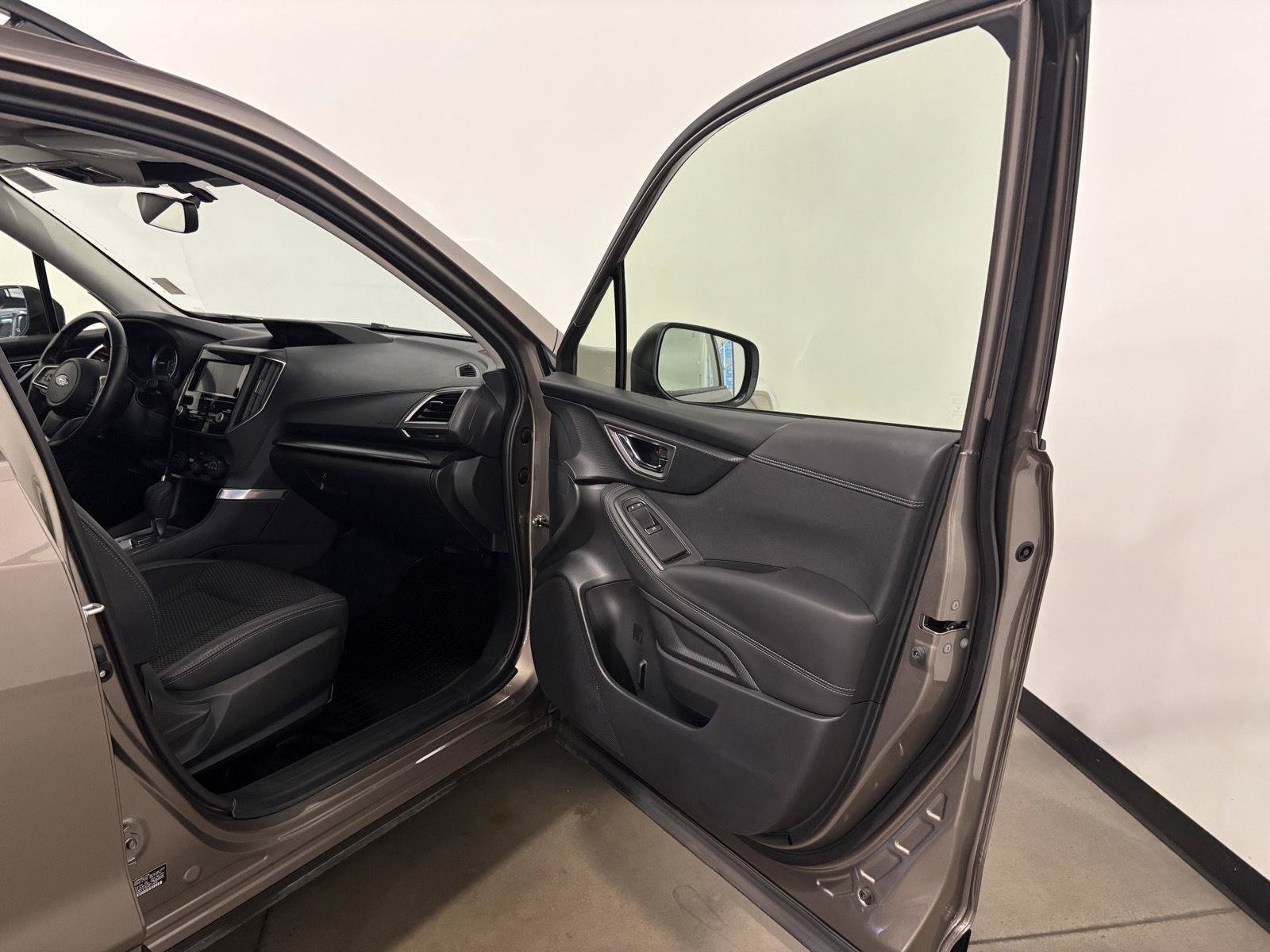Used 2024 Subaru Forester Premium AWD/4WD image 40