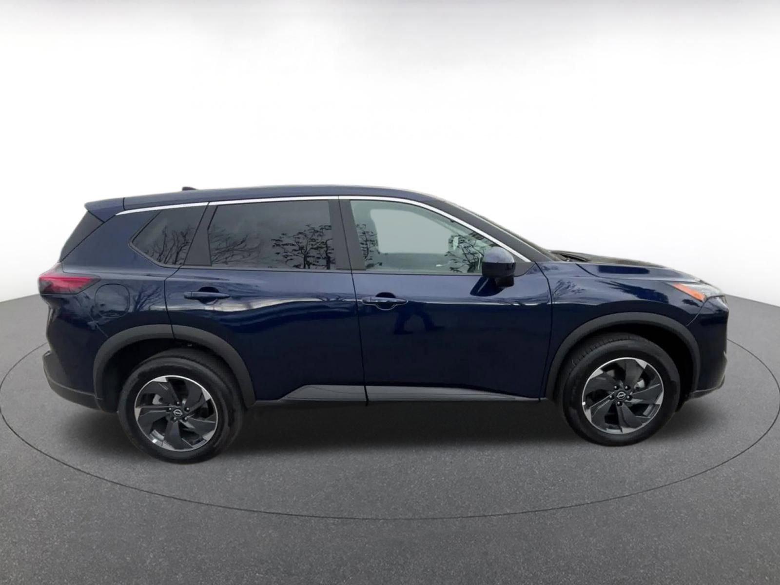 Used 2025 Nissan Rogue SV image 16