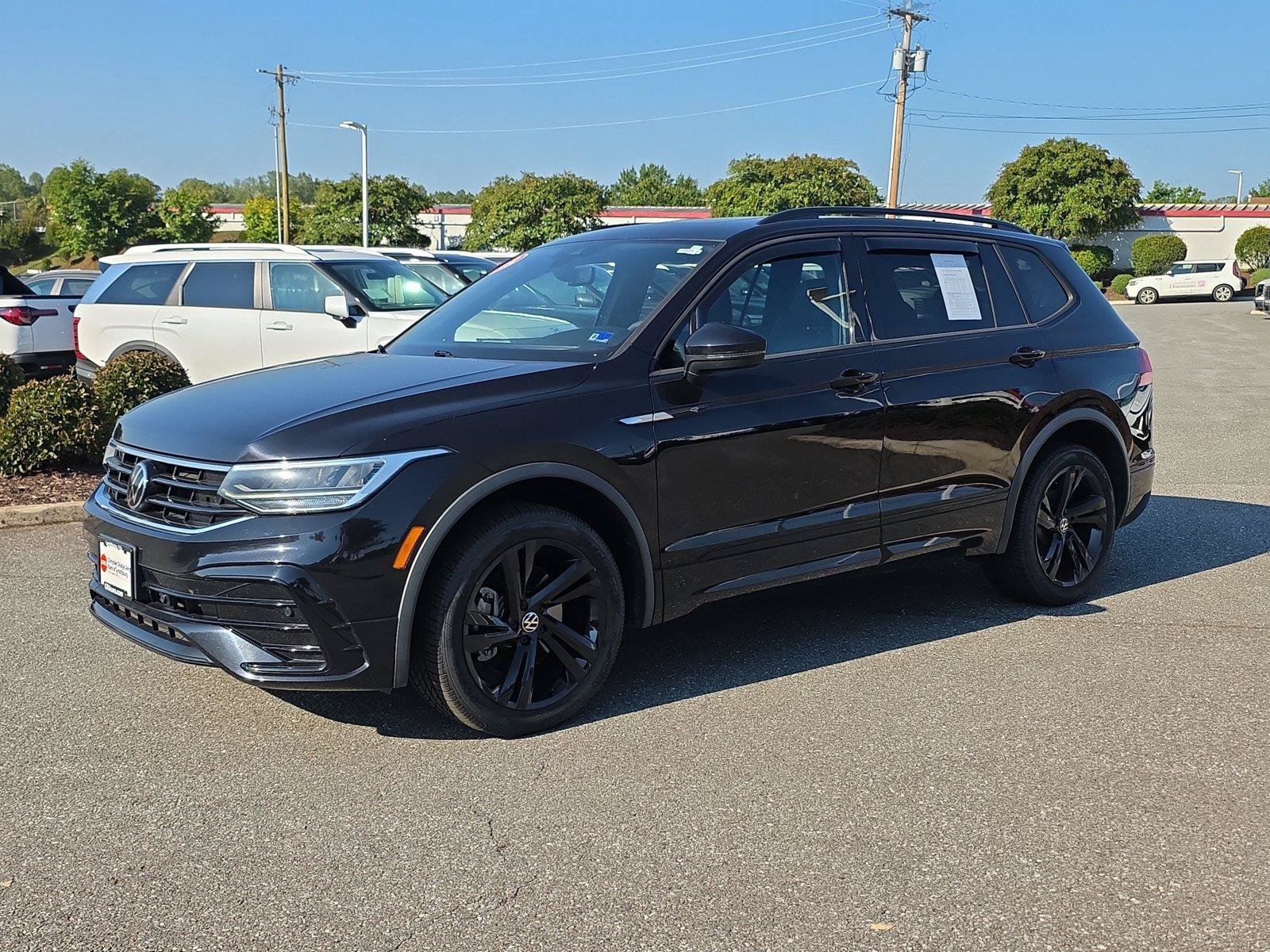 Used 2023 Volkswagen Tiguan SE R-Line FWD image 2