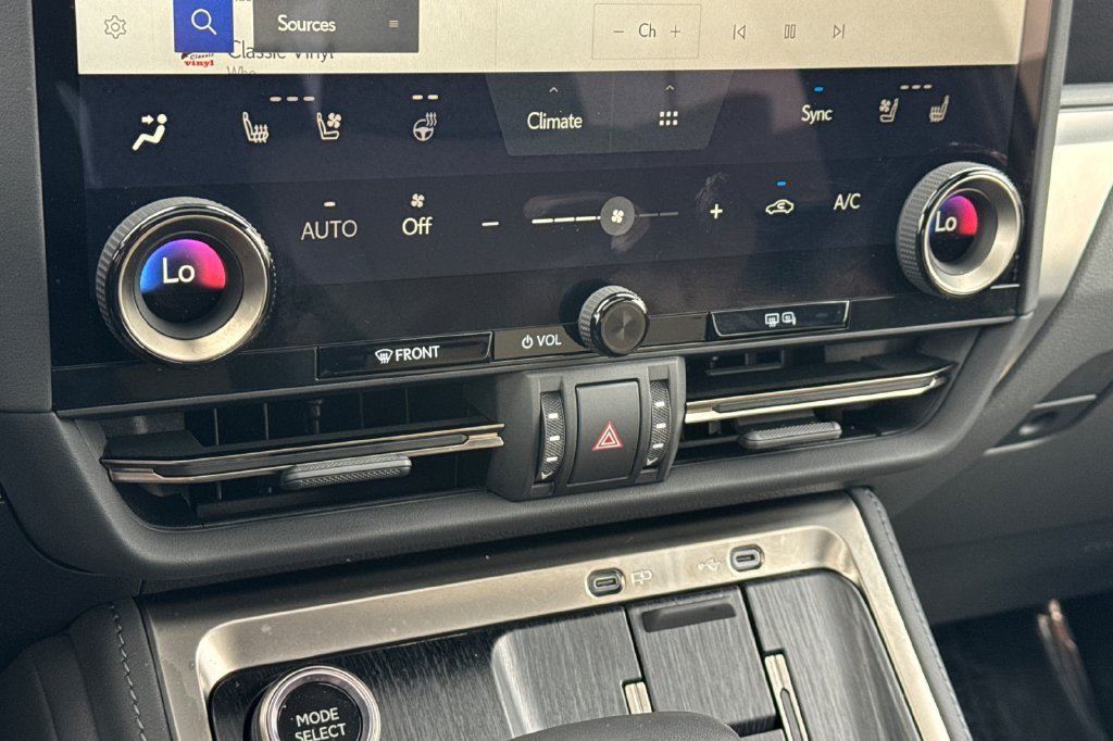 Used 2025 Lexus GX 550 w/ Accessory Package (32) AWD/4WD image 24