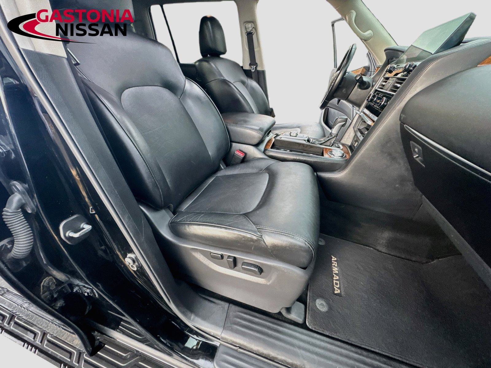 Used 2024 Nissan Armada SL w/ Captain's Chairs Package AWD/4WD image 38