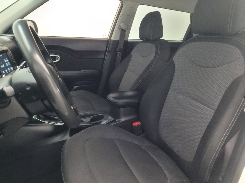 Used 2019 Kia Soul + FWD image 17