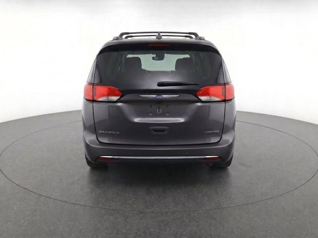 Used 2017 Chrysler Pacifica Limited FWD image 4