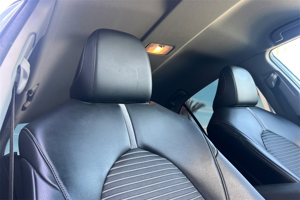 Used 2022 Toyota Camry SE image 18