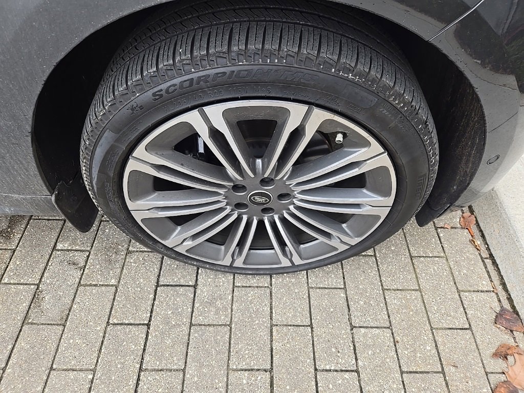 Used 2025 Land Rover Range Rover Sport Dynamic SE image 11