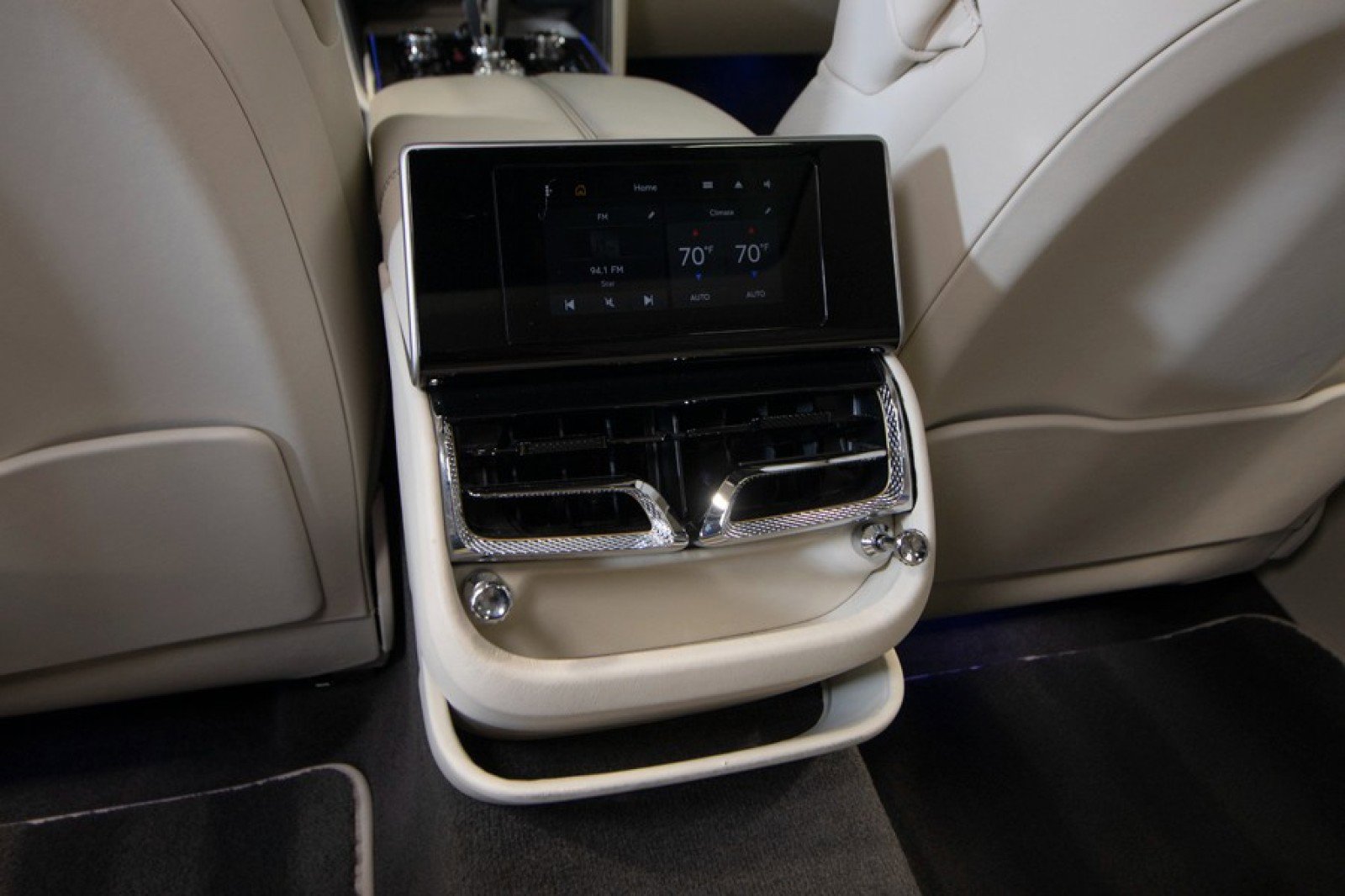 Used 2023 Bentley Flying Spur Azure image 48