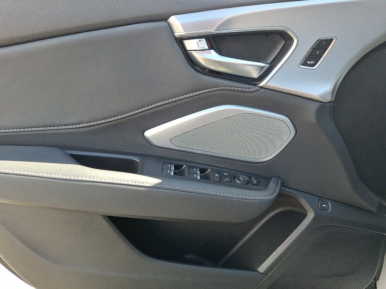 Used 2024 Acura RDX SH-AWD w/ Technology Package image 13