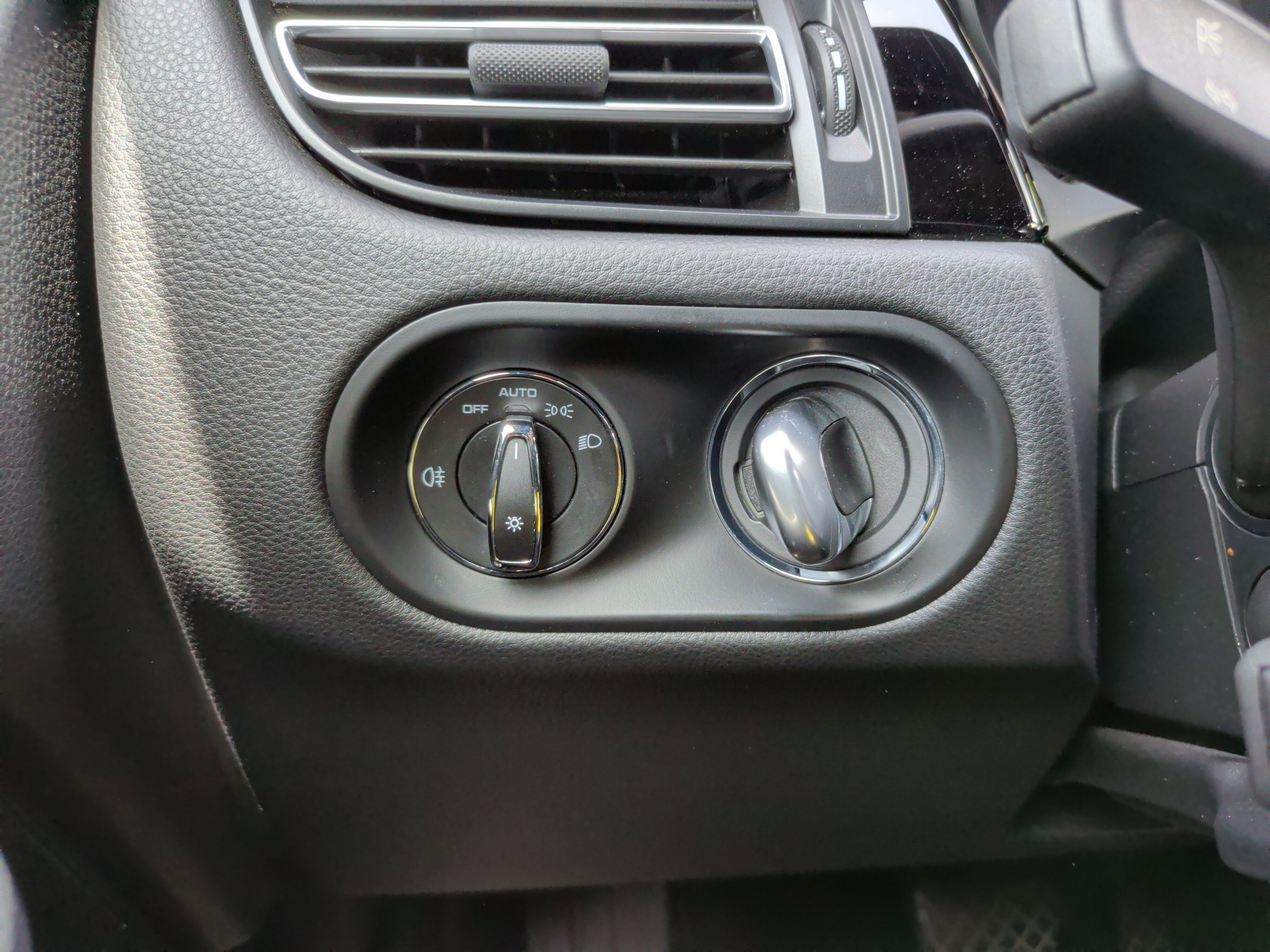 Used 2023 Porsche Macan image 24