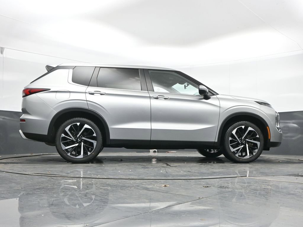 Used 2024 Mitsubishi Outlander SE AWD/4WD image 45