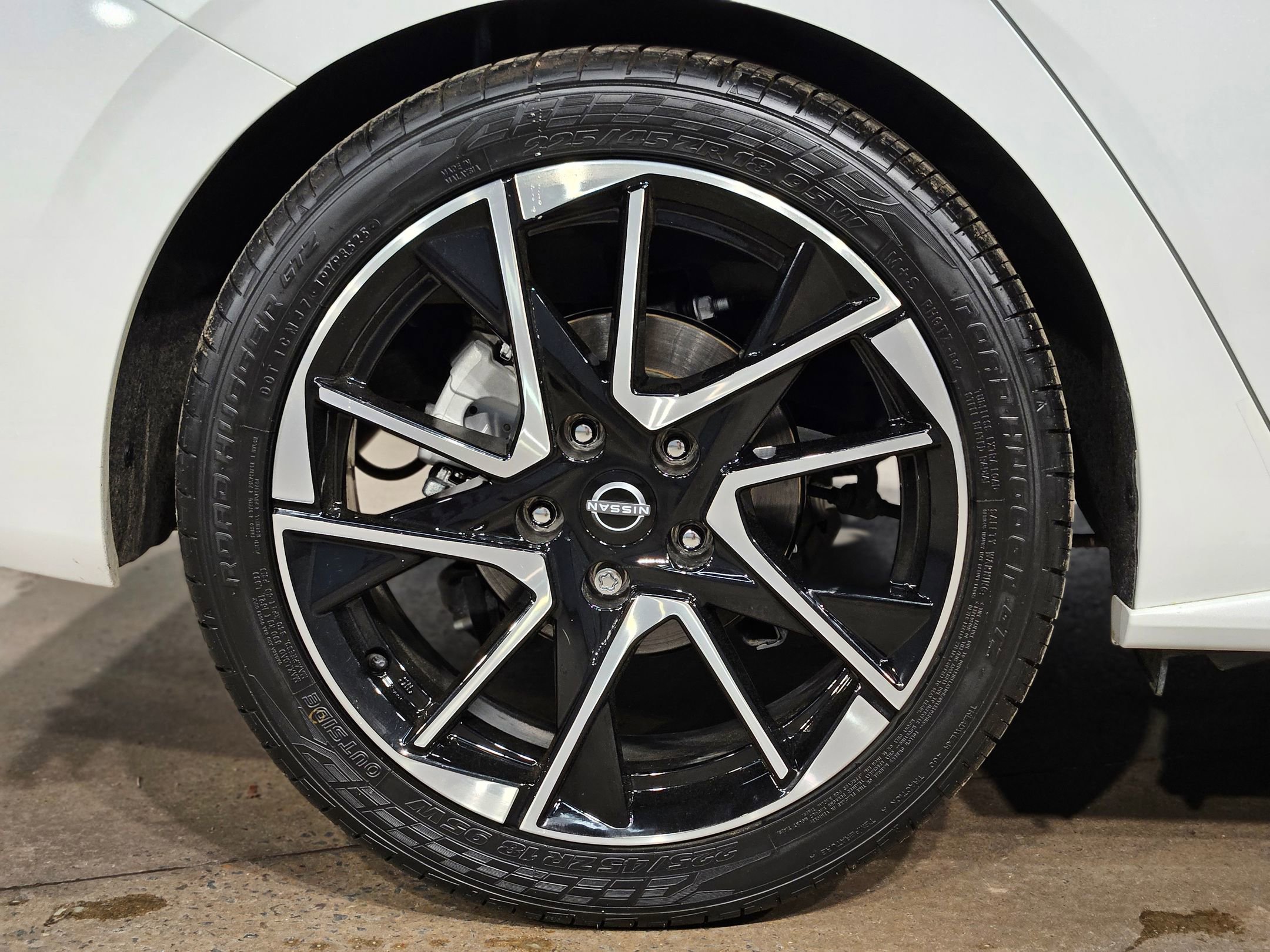 Used 2024 Nissan Sentra SR FWD image 17