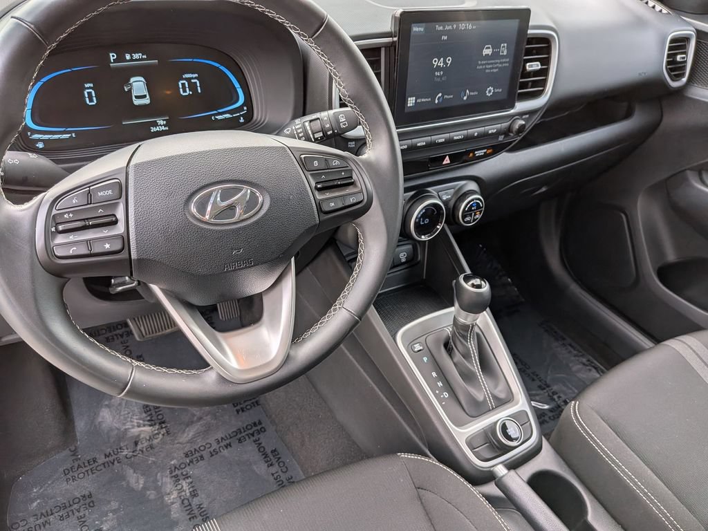 Used 2025 Hyundai Venue SEL FWD image 14
