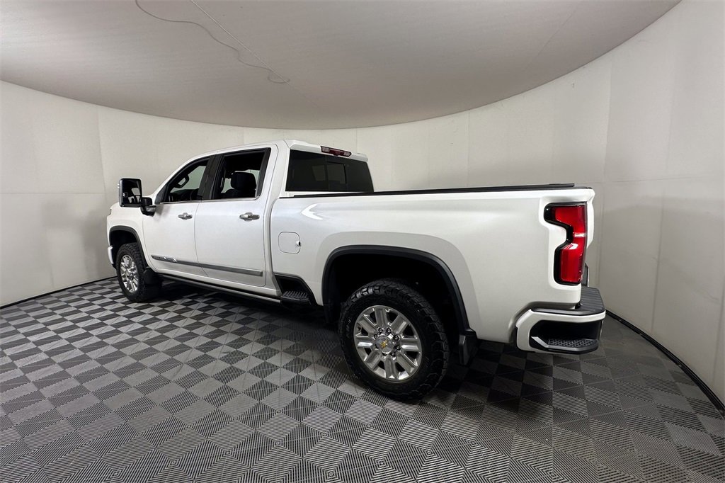 Used 2024 Chevrolet Silverado 3500 High Country w/ High Country Premium Package image 3