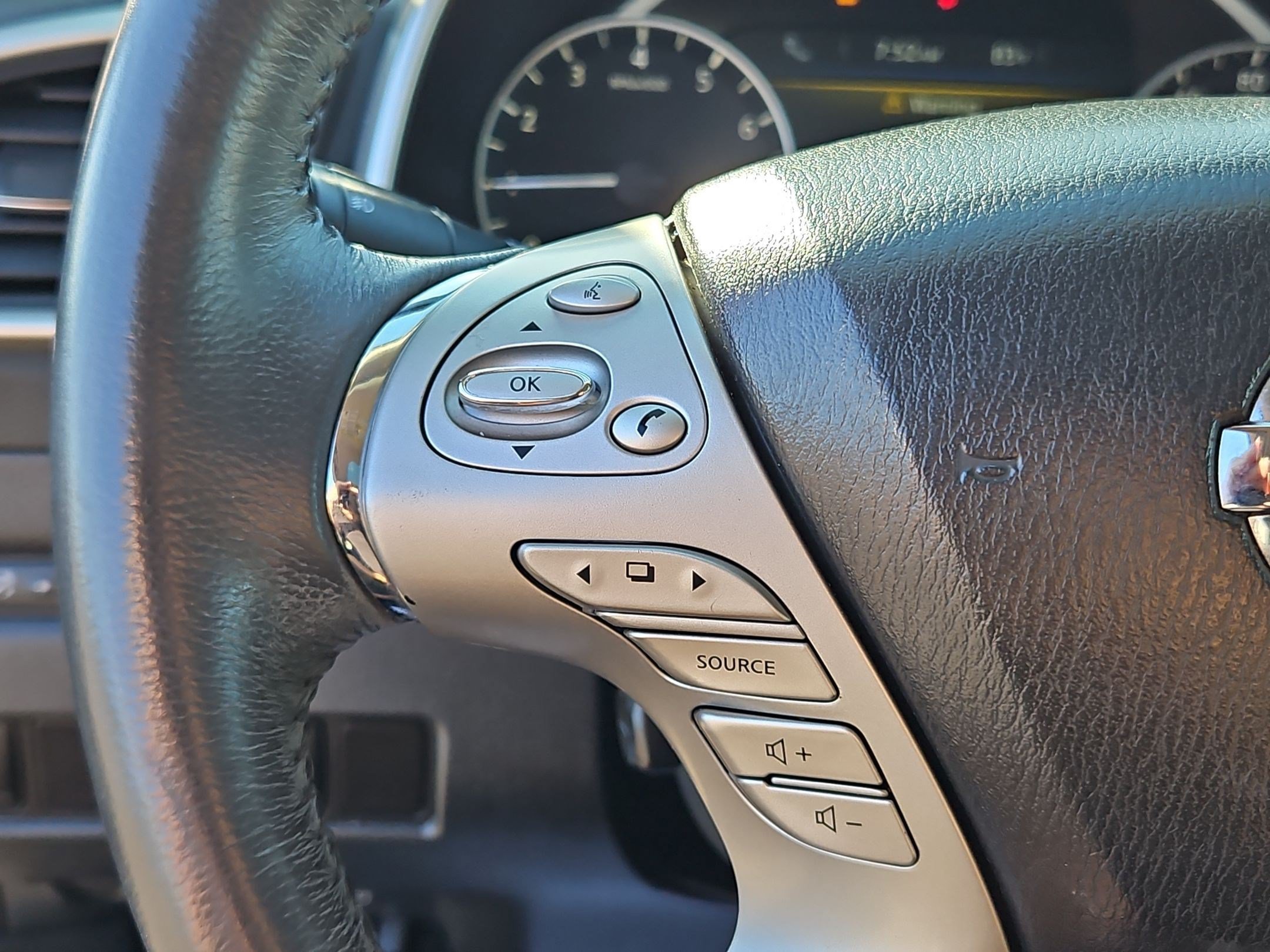 Used 2015 Nissan Murano Platinum w/ Platinum Technology Package FWD image 17