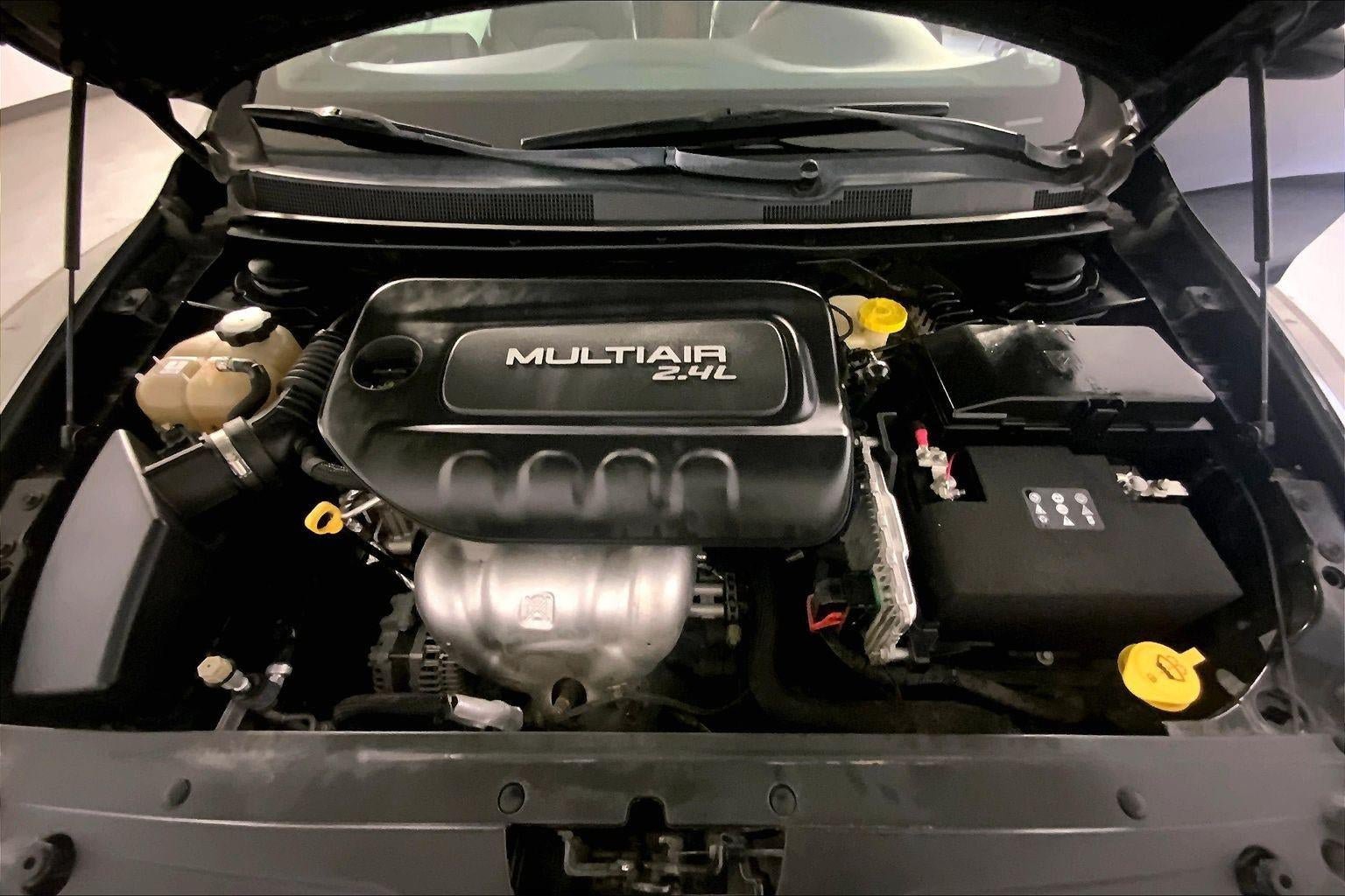 Used 2017 Chrysler 200 Limited Platinum w/ Mopar Interior Package FWD image 10