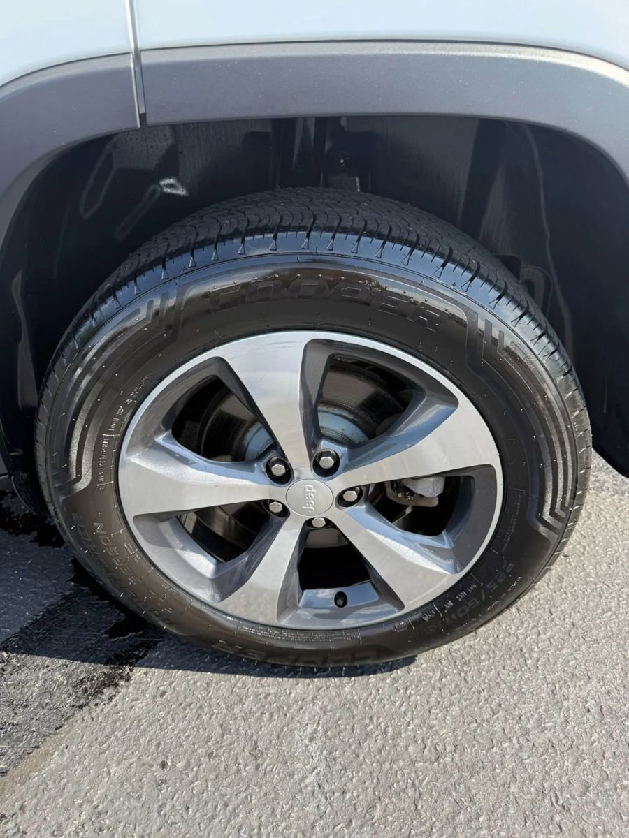 Used 2019 Jeep Cherokee Limited AWD/4WD image 43