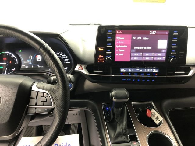 Used 2021 Toyota Sienna XLE FWD image 19