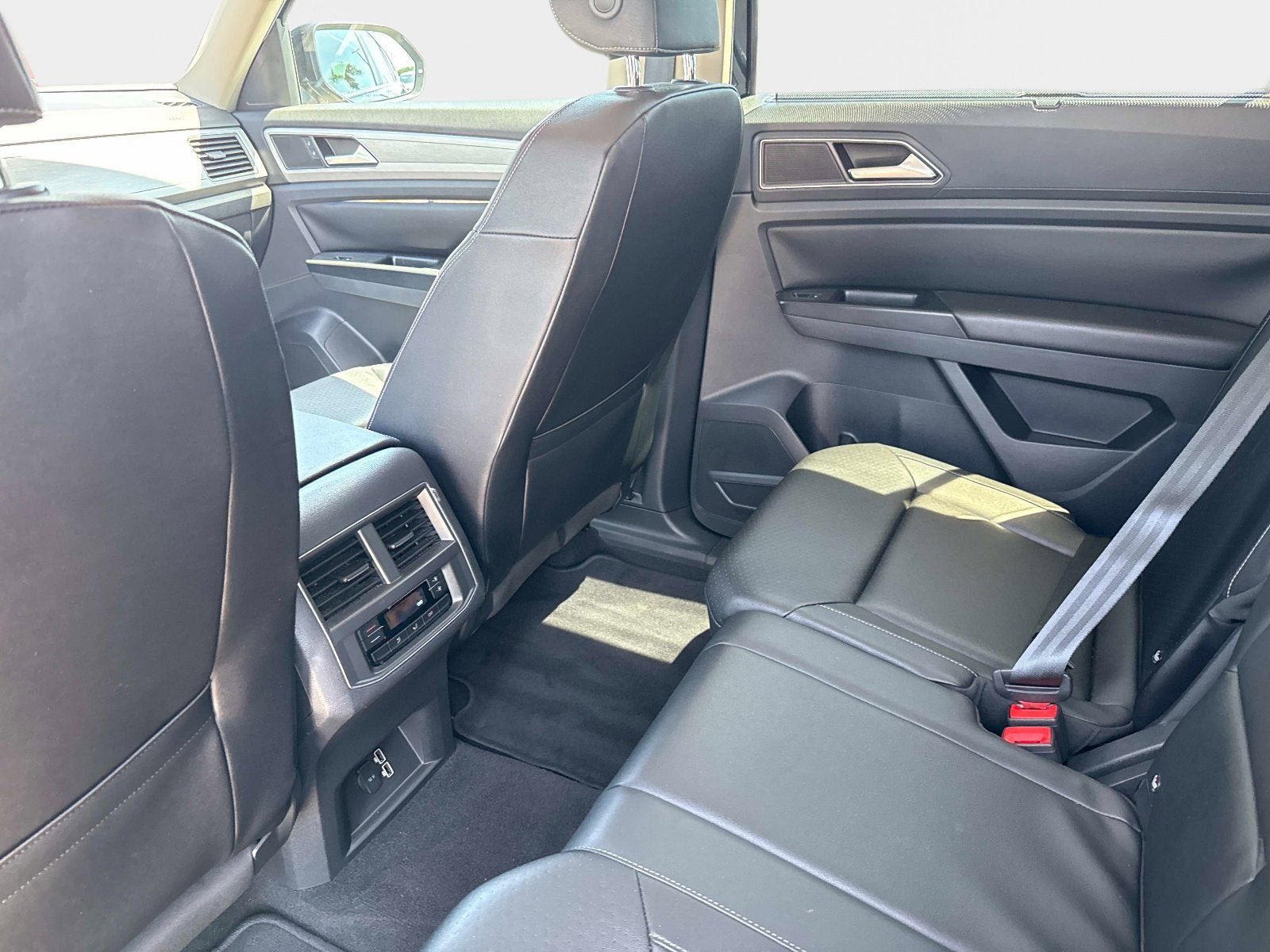 Used 2018 Volkswagen Atlas SE FWD image 15