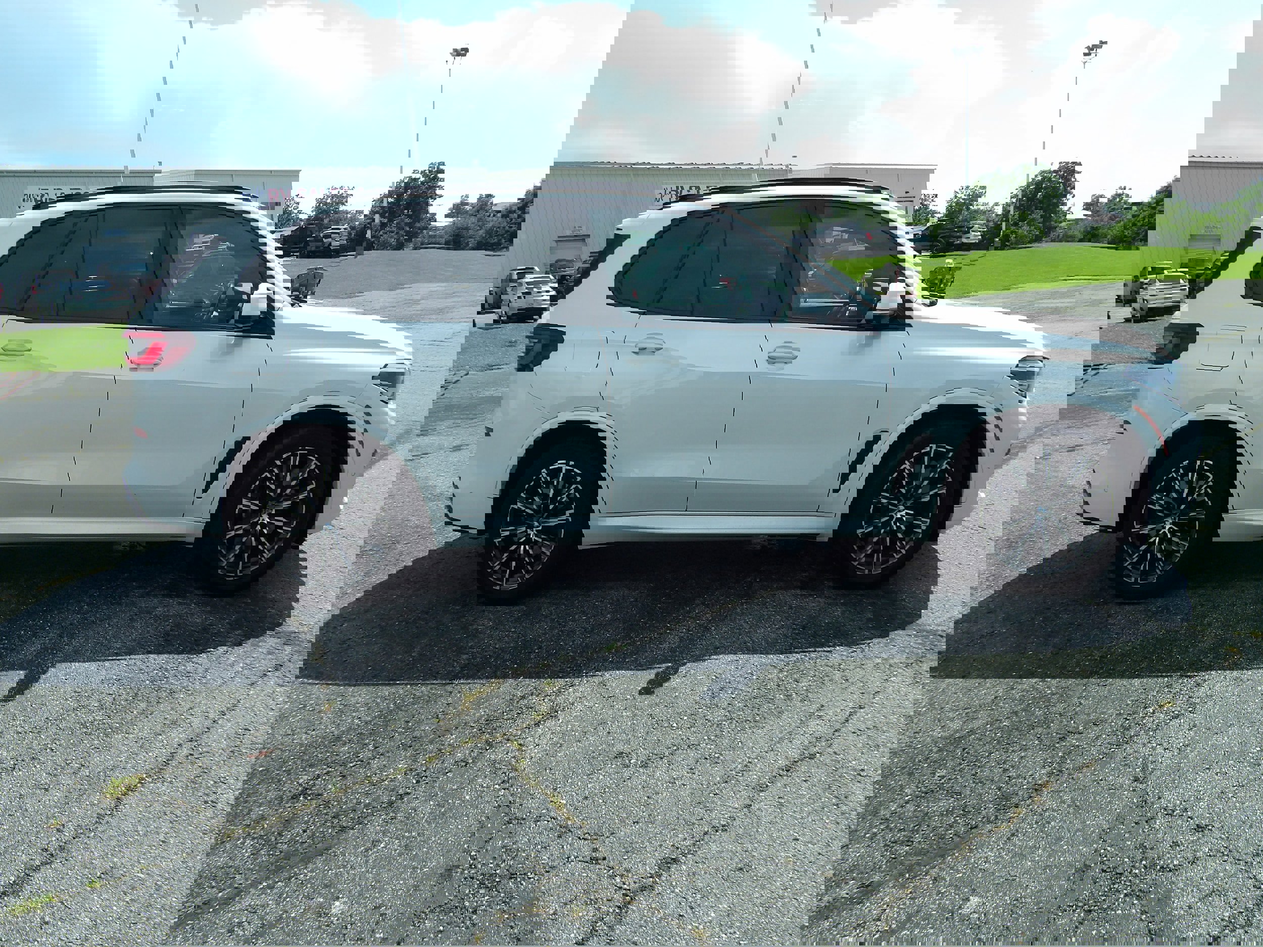 Used 2019 BMW X5 xDrive40i w/ M Sport Package image 5