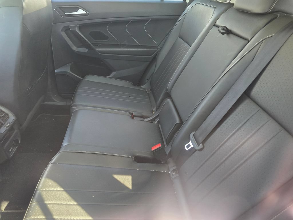 Used 2023 Volkswagen Tiguan SE w/ Panoramic Sunroof Package FWD image 21