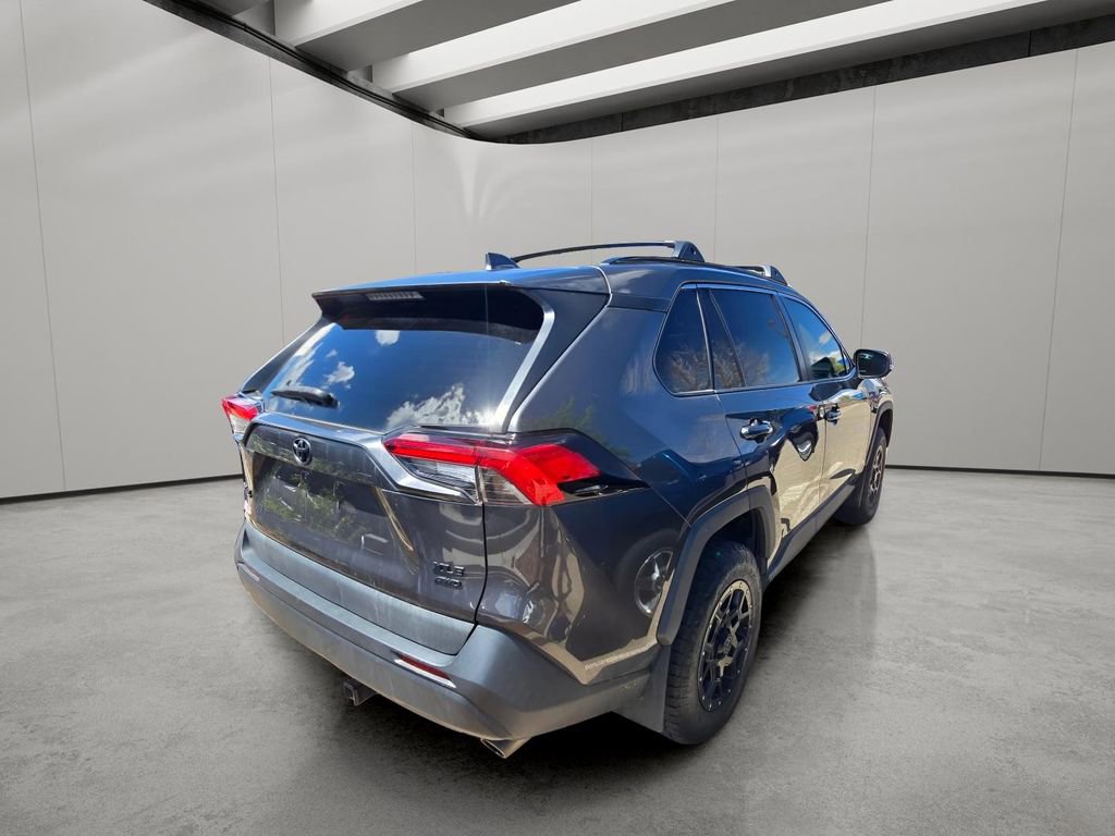 Used 2021 Toyota RAV4 XLE AWD/4WD image 9