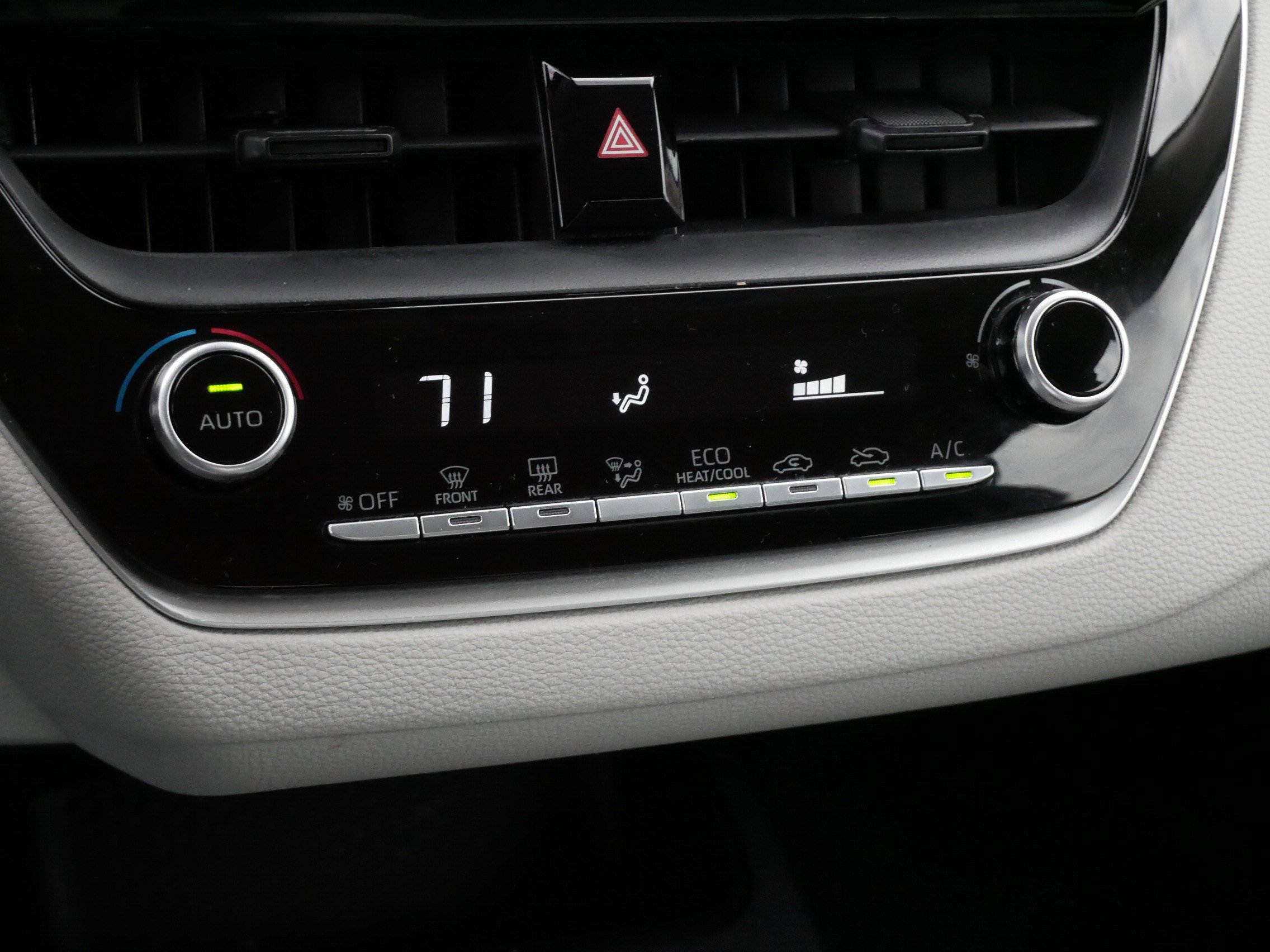 Used 2022 Toyota Corolla LE image 23