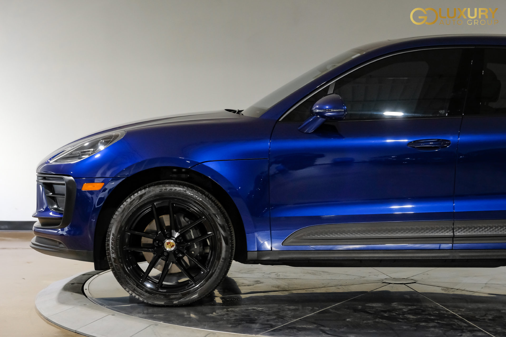 Used 2023 Porsche Macan Turbo AWD/4WD image 14