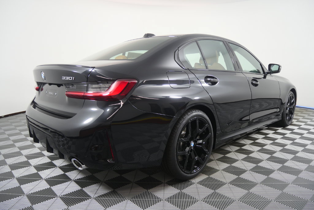 New 2026 BMW 330i Sedan w/ M Sport Package RWD image 4