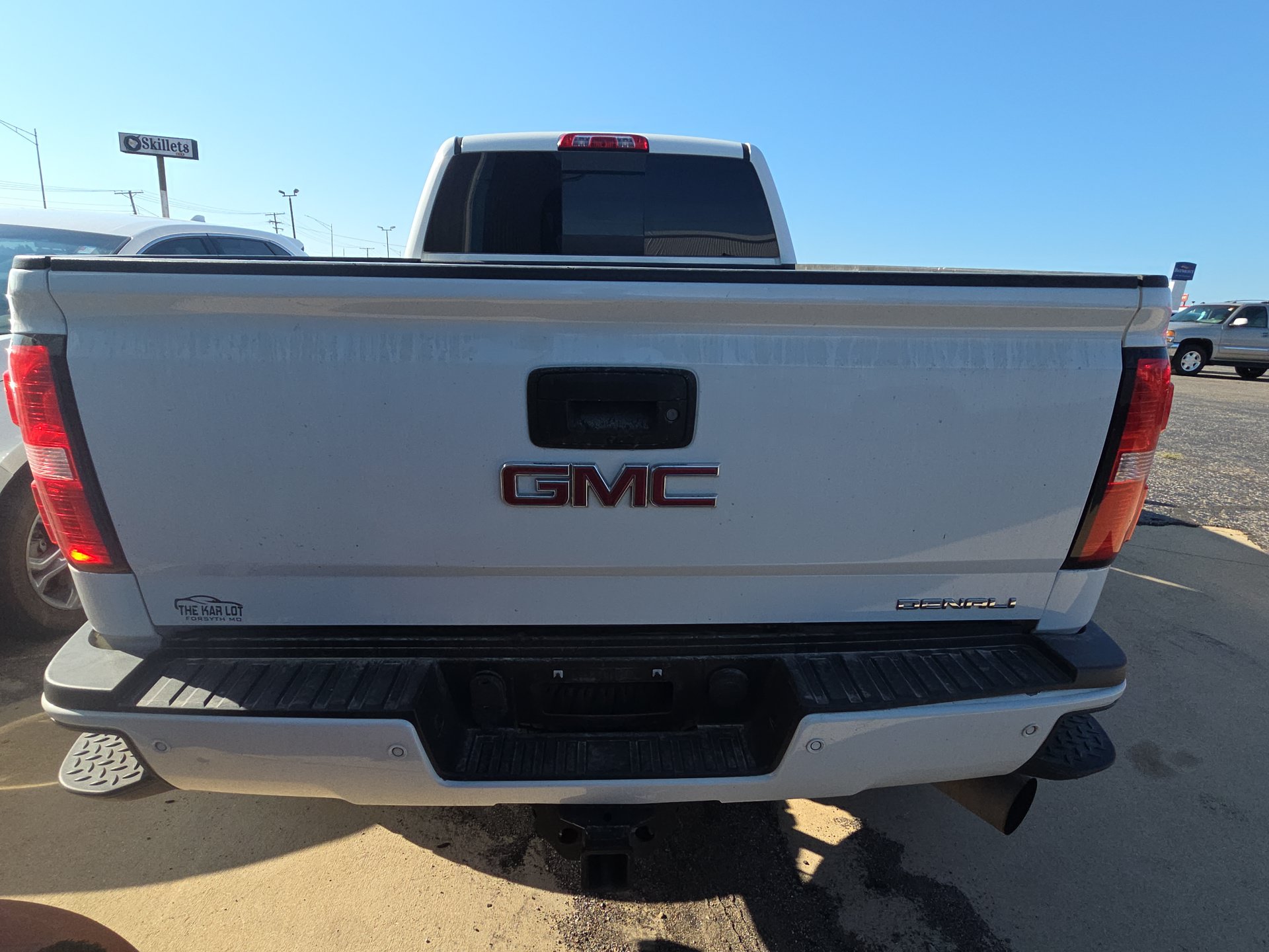 Used 2016 GMC Sierra 2500 Denali w/ Duramax Plus Package AWD/4WD image 4