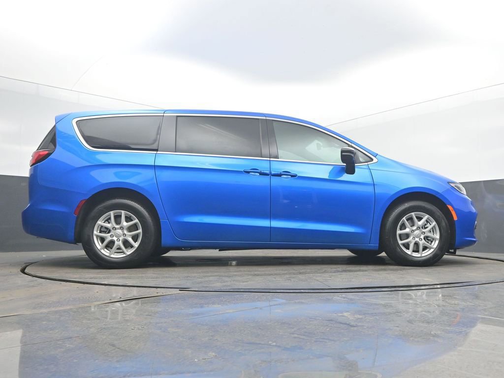 New 2026 Chrysler Pacifica Select image 52