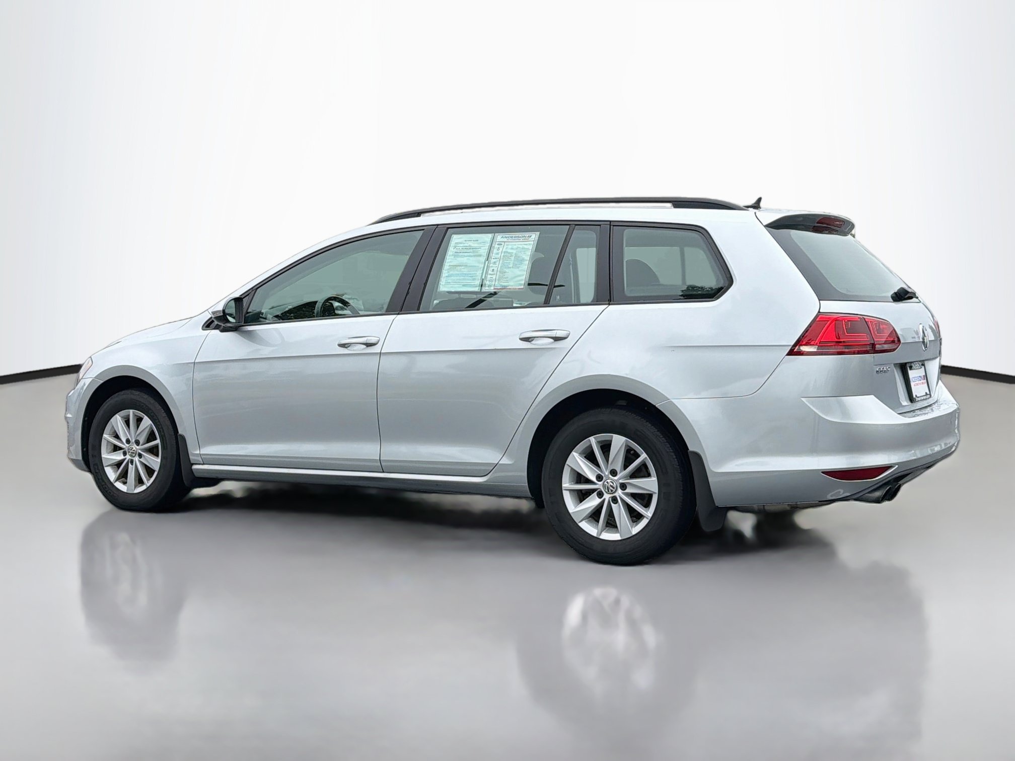 Used 2016 Volkswagen Golf S FWD image 4
