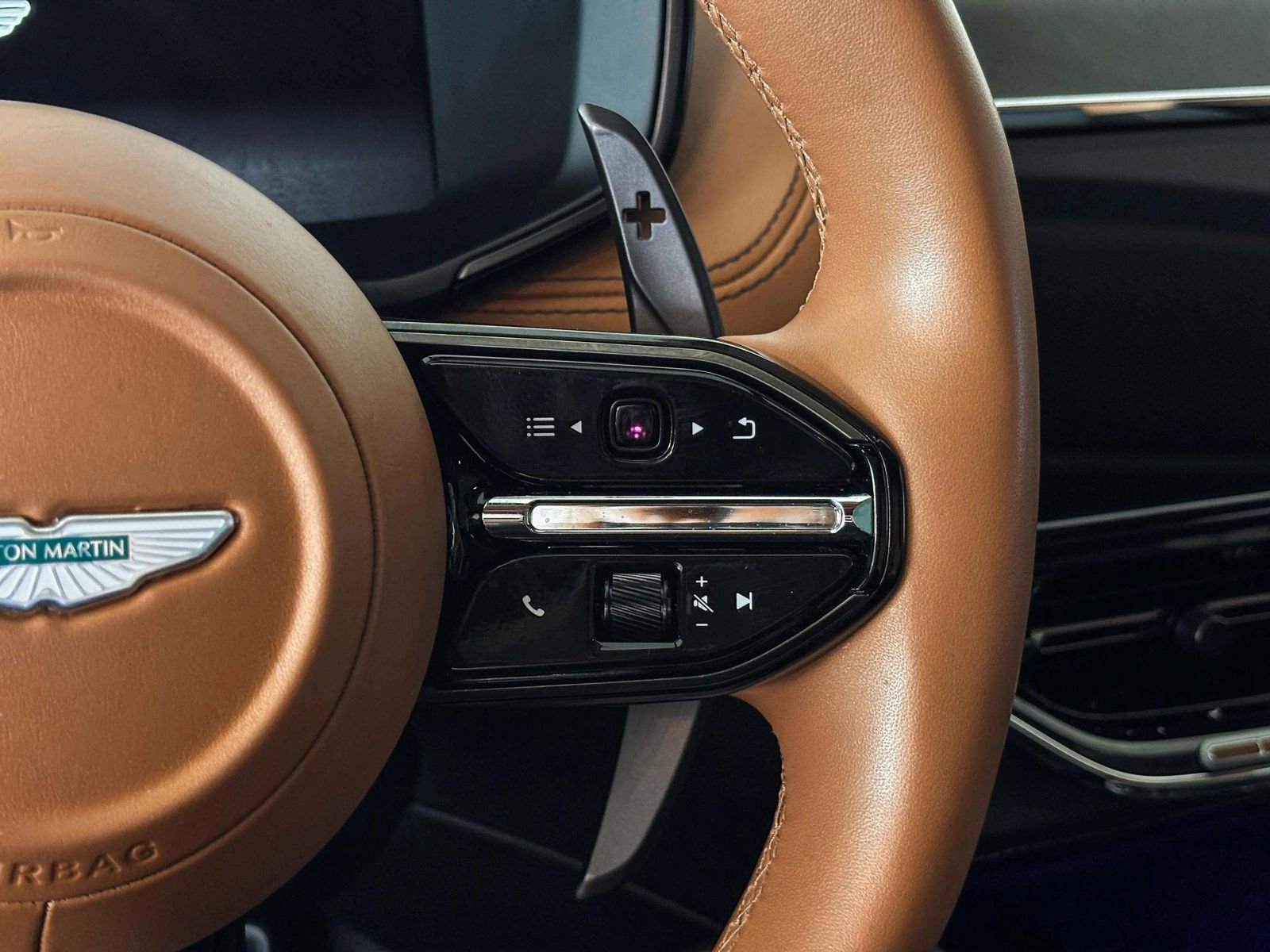 Used 2025 Aston Martin DBX 707 image 28