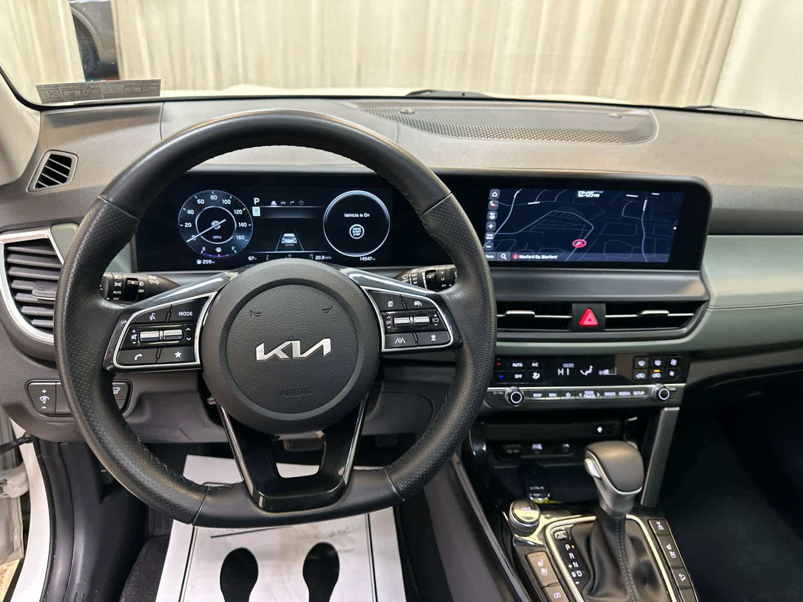 Used 2024 Kia Seltos SX w/ SX Sunroof Package AWD/4WD image 3