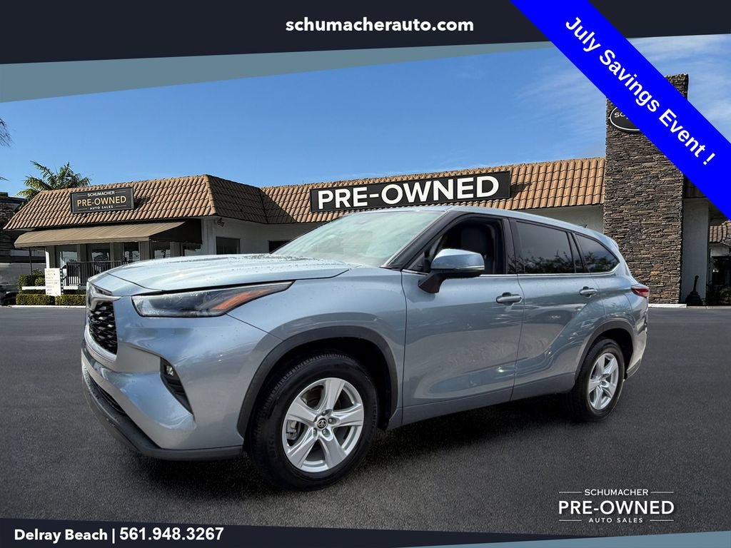 Used 2021 Toyota Highlander LE FWD image 3