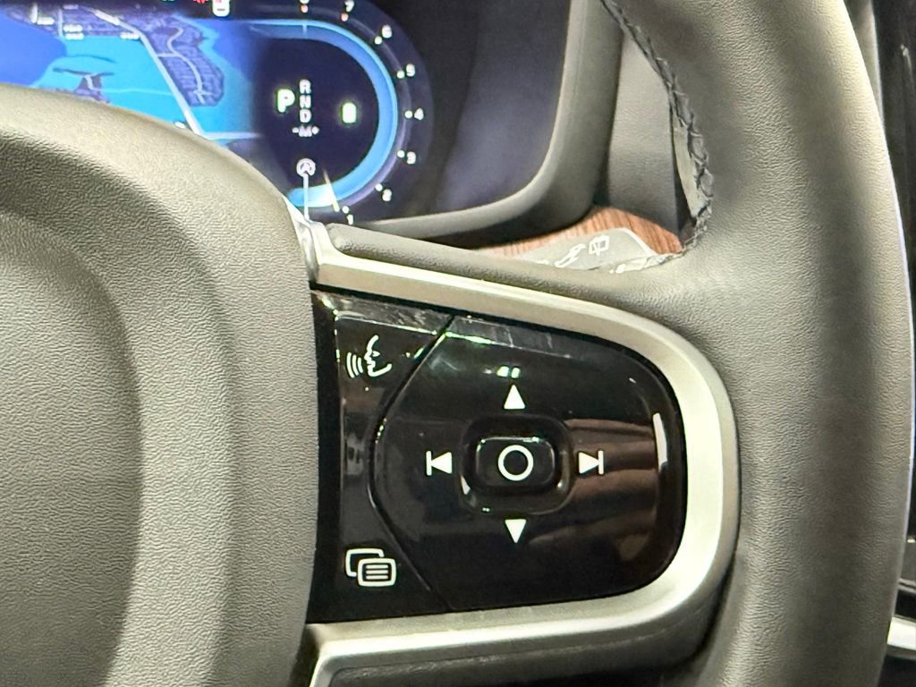 Used 2025 Volvo V60 B5 Cross Country Plus image 22