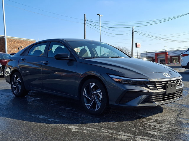 Certified 2025 Hyundai Elantra Sport image 3