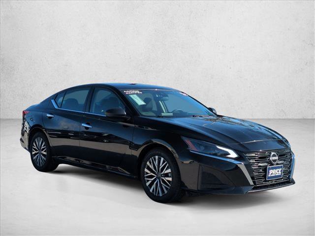 Used 2024 Nissan Altima 2.5 SV image 3
