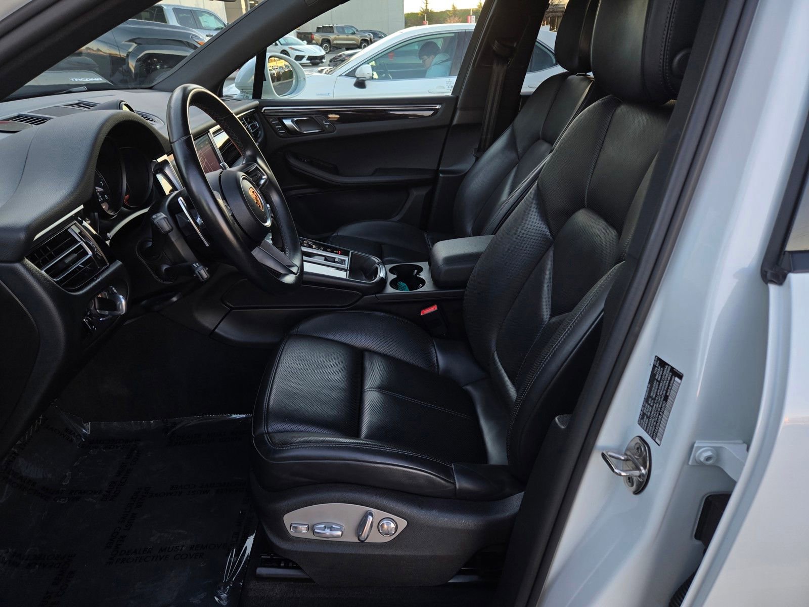 Used 2024 Porsche Macan image 16