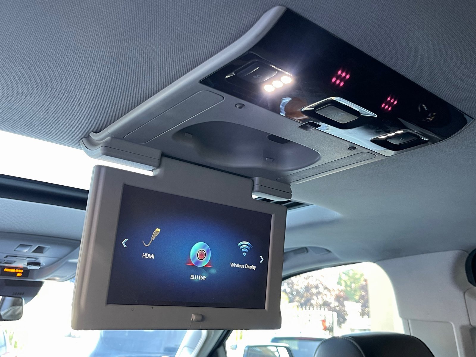 Used 2017 Cadillac Escalade Premium Luxury image 27