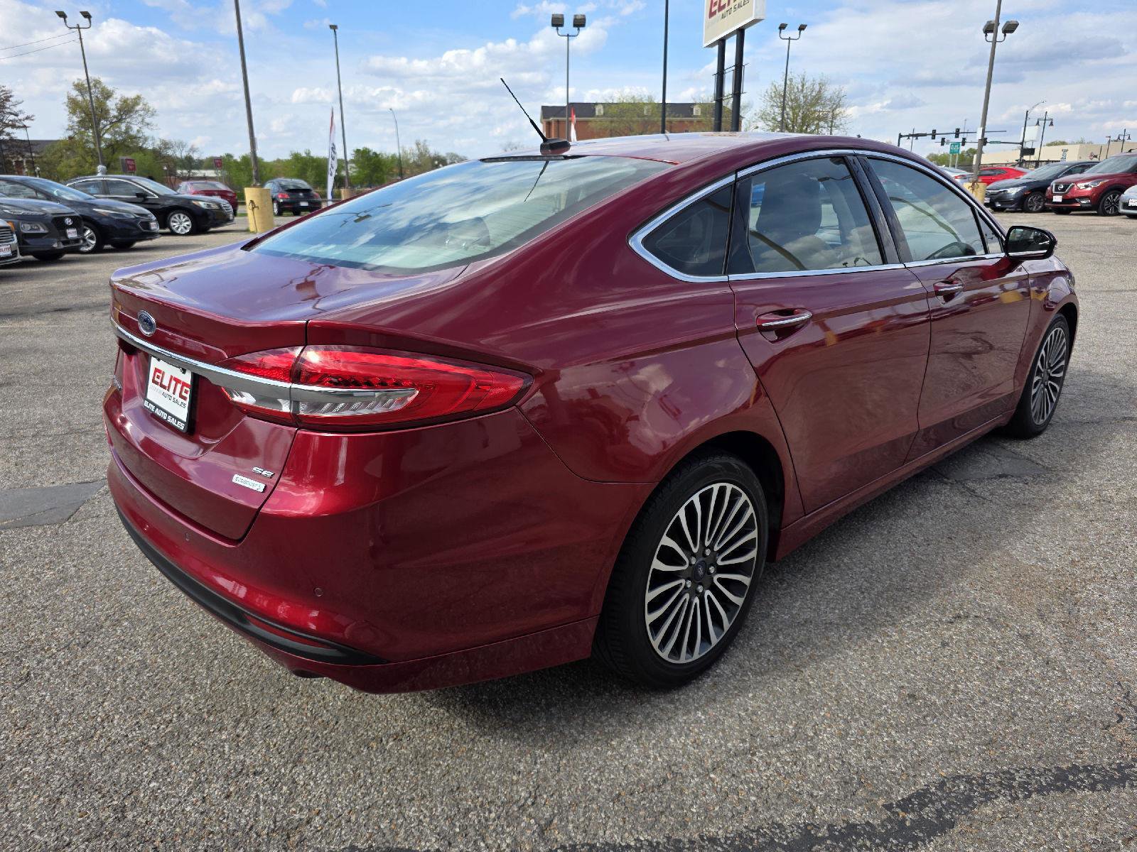 Used 2017 Ford Fusion SE w/ Fusion SE Technology Package image 5