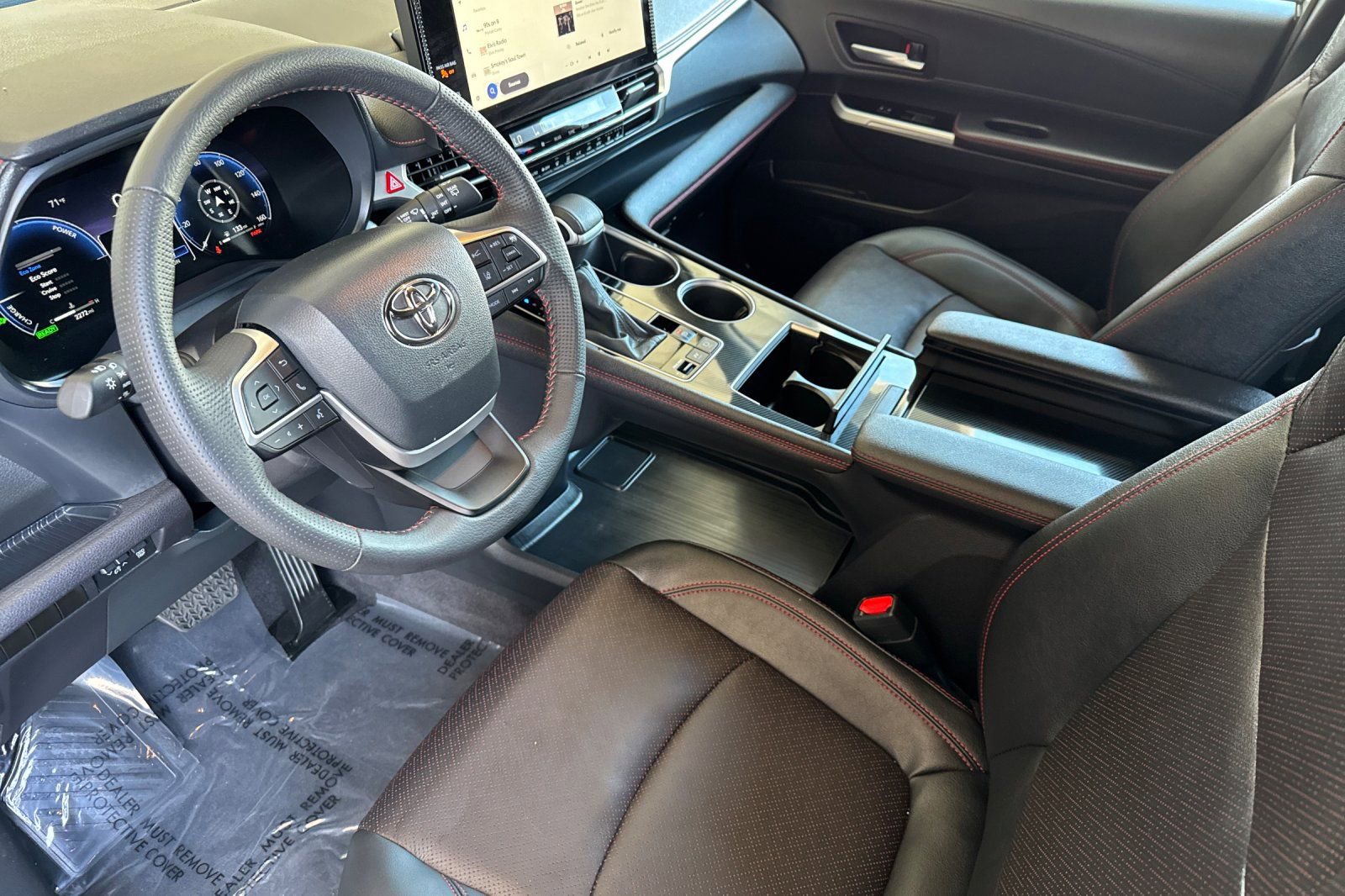 Used 2025 Toyota Sienna XSE w/ XSE Premium Package image 10