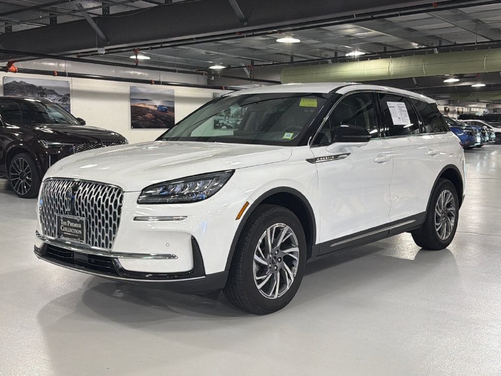 Used 2023 Lincoln Corsair AWD w/ Equipment Group 101A image 3