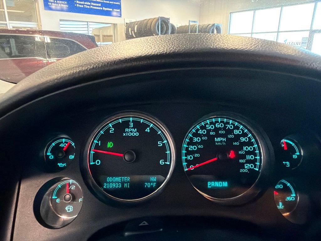 Used 2013 Chevrolet Suburban LT w/ Luxury Package AWD/4WD image 12