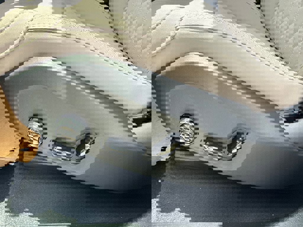 New 2026 Volvo XC60 B5 Plus w/ Protection Package Premier image 9