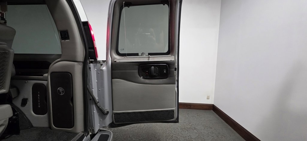 Used 2019 GMC Savana 2500 Extended w/ Enhanced Convenience Package image 29