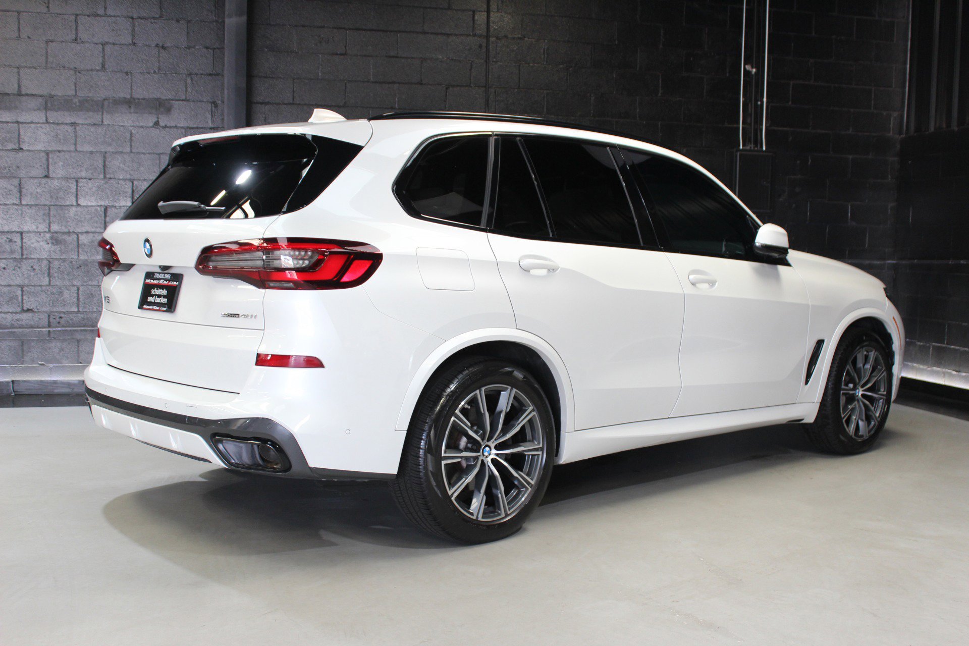 Used 2021 BMW X5 sDrive40i w/ M Sport Package image 11
