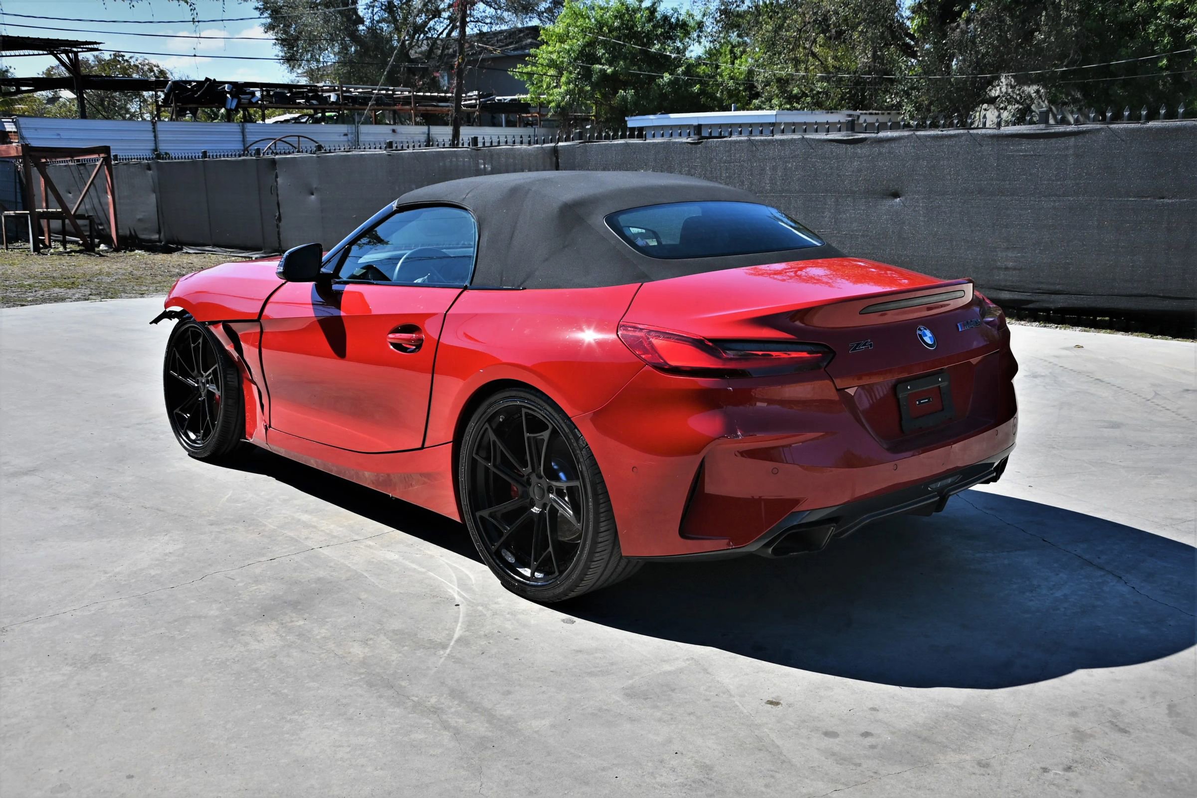Used 2025 BMW Z4 M40i w/ Edition image 4
