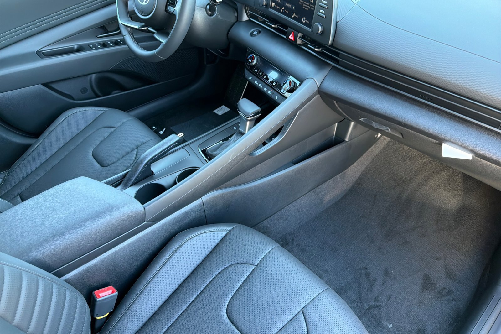 New 2026 Hyundai Elantra SEL Sport FWD image 16