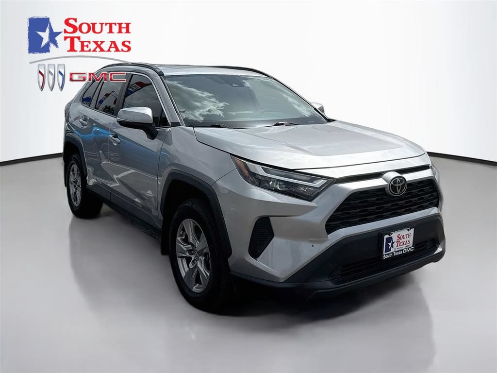 Used 2022 Toyota RAV4 XLE w/ Convenience Package FWD video 1